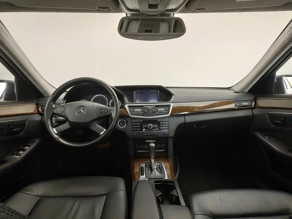 Mercedes-Benz E-Class — миниатюра 5