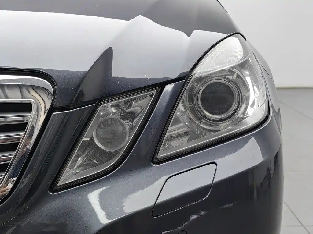 Mercedes-Benz E-Class — миниатюра 7
