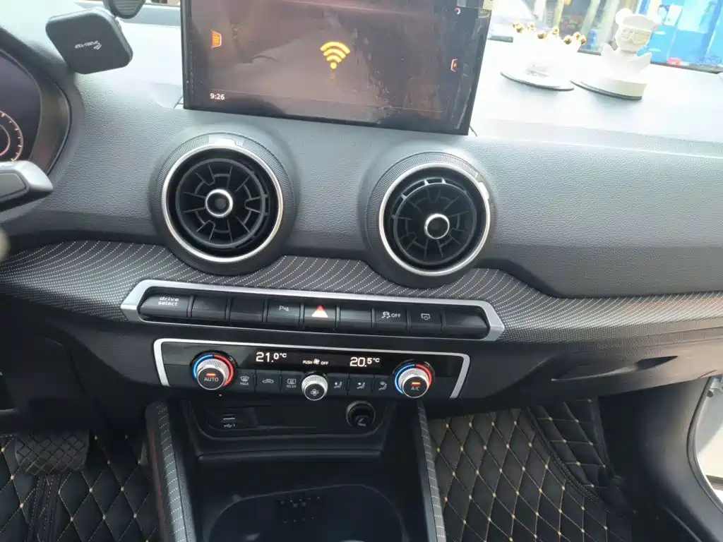 Audi Q2L e-tron — миниатюра 6