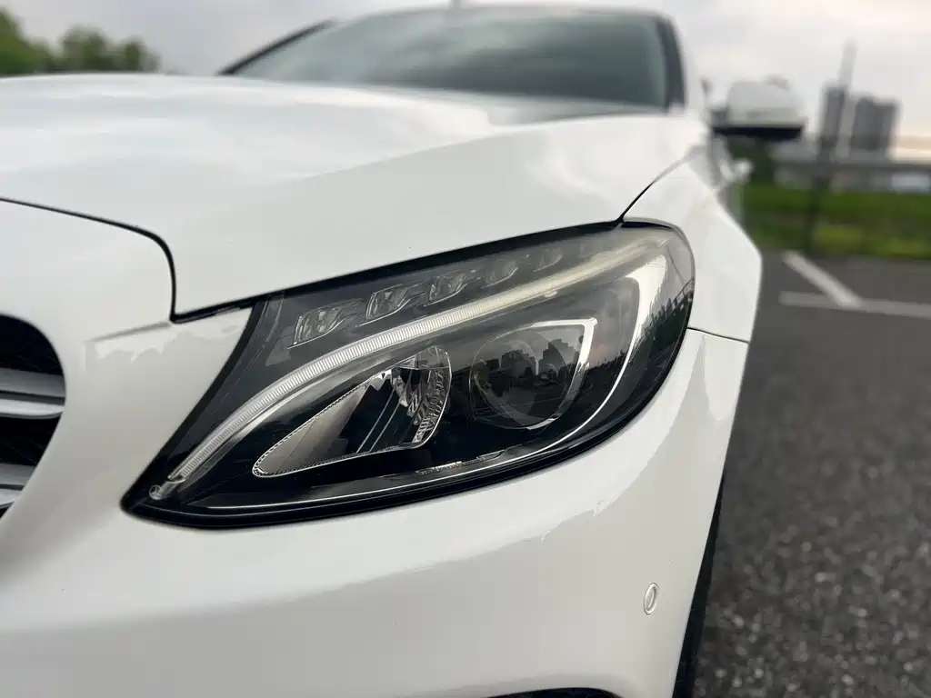 Mercedes-Benz C-Class — миниатюра 10