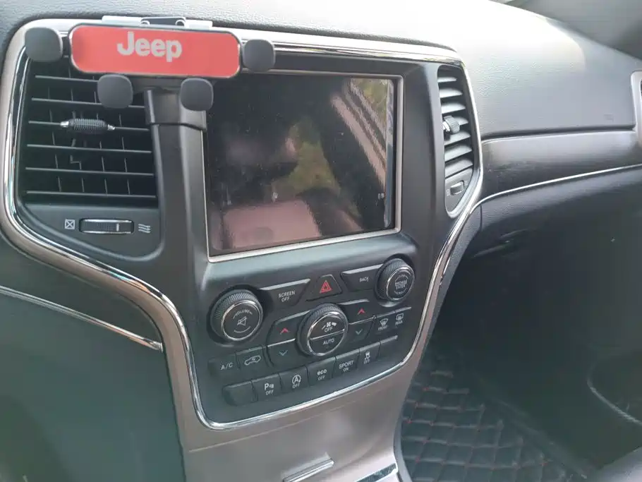 Jeep Grand Cherokee (Import) — миниатюра 13