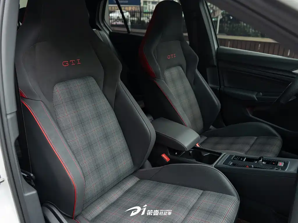 Volkswagen Golf GTI — миниатюра 9