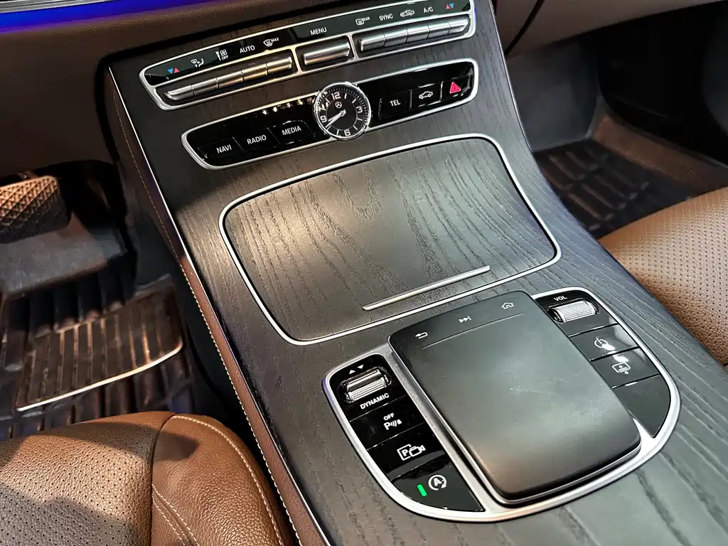 Mercedes-Benz E-Class — миниатюра 13
