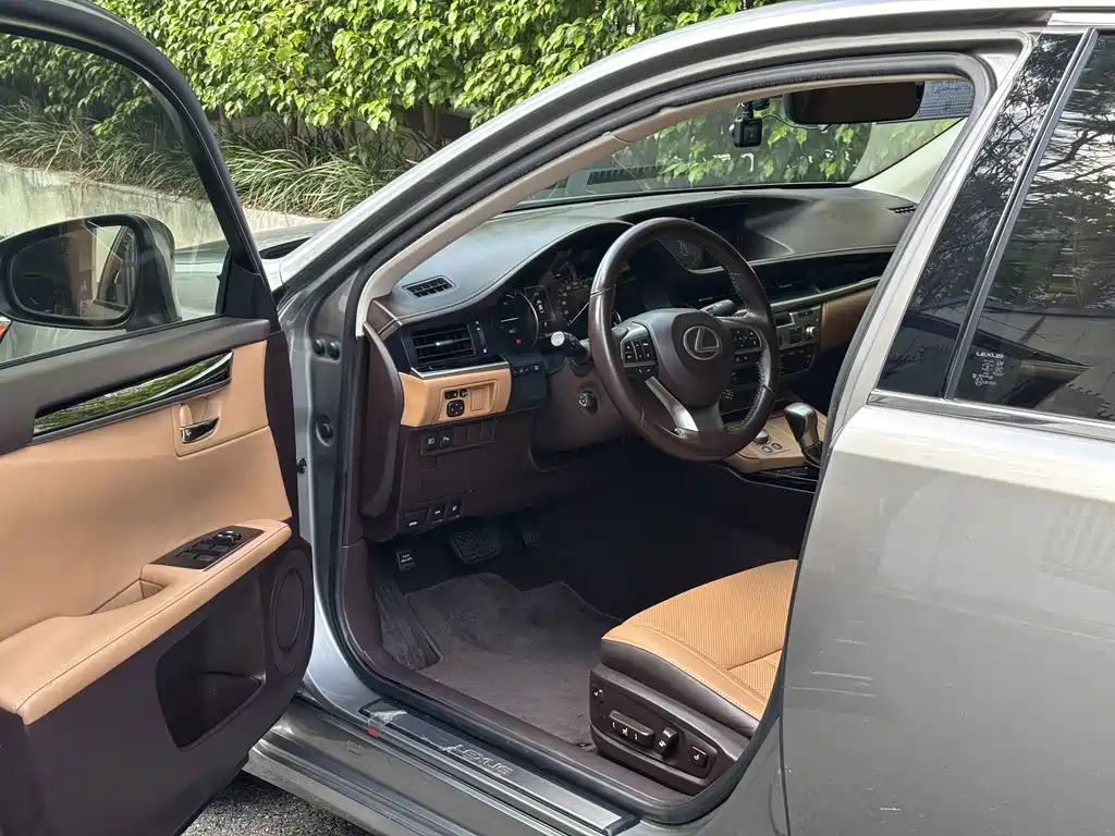 Lexus ES — миниатюра 7