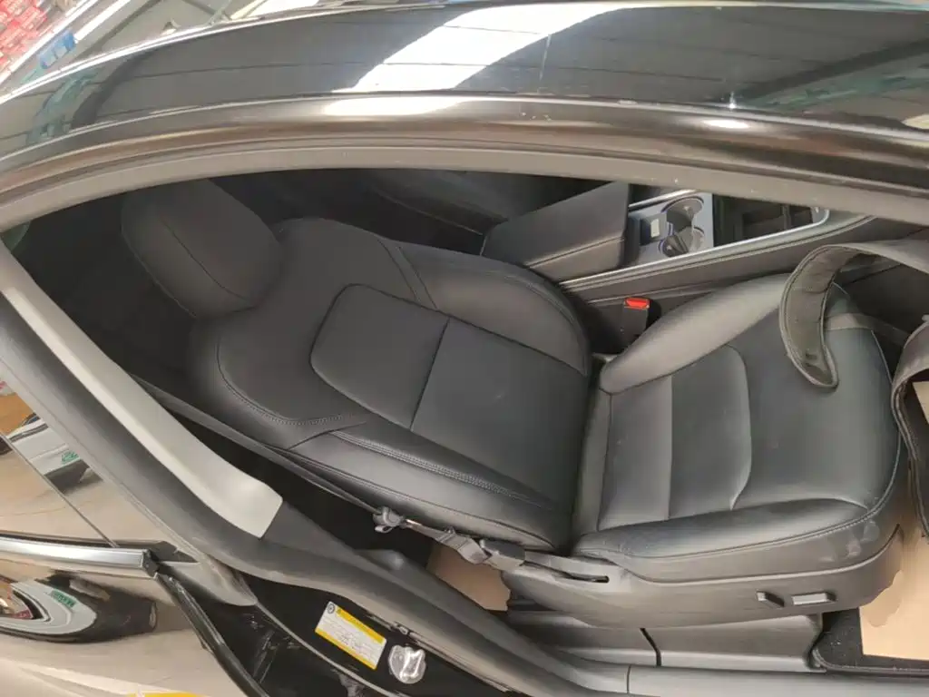 Tesla Model Y — миниатюра 25