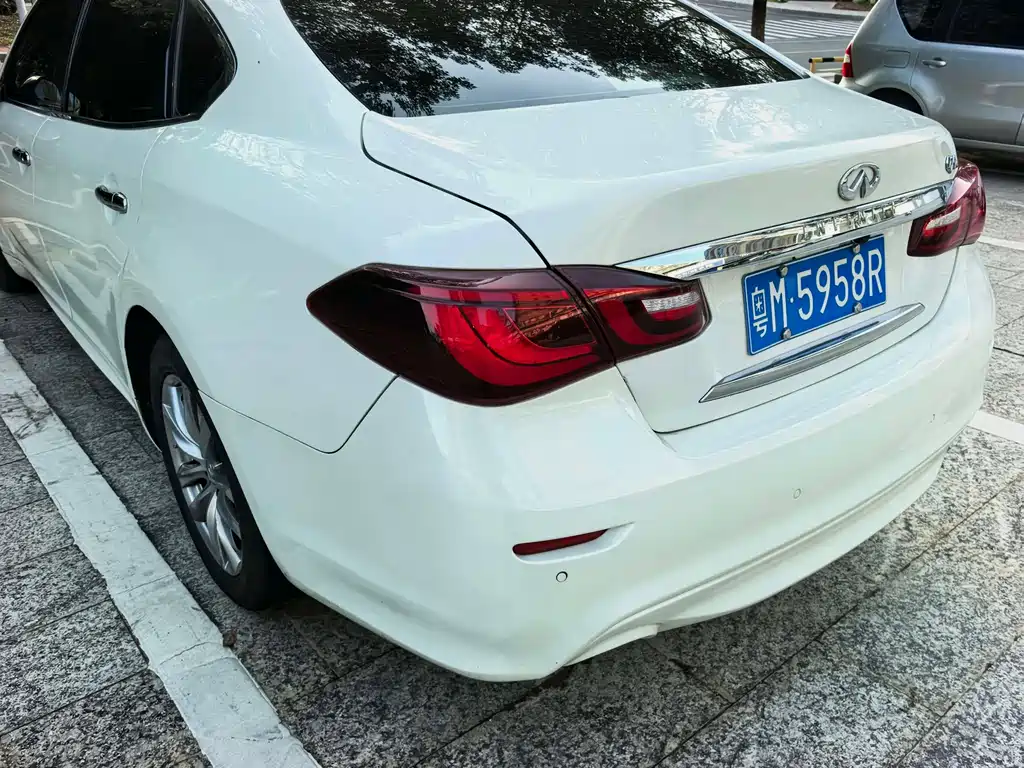 Infiniti Q70 — миниатюра 8