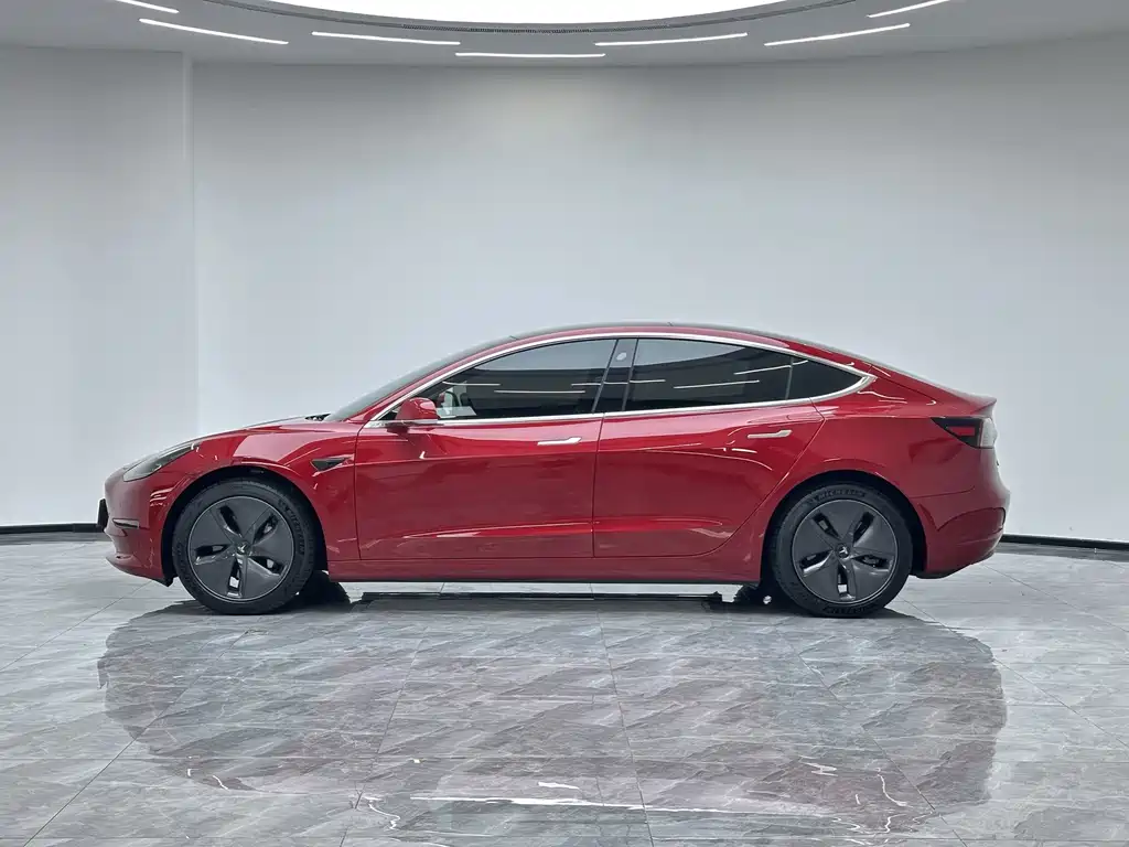 Tesla Model 3 — миниатюра 8