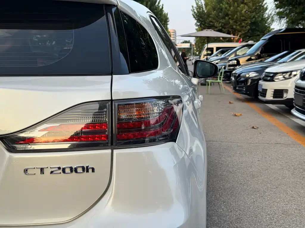 Lexus CT — миниатюра 15