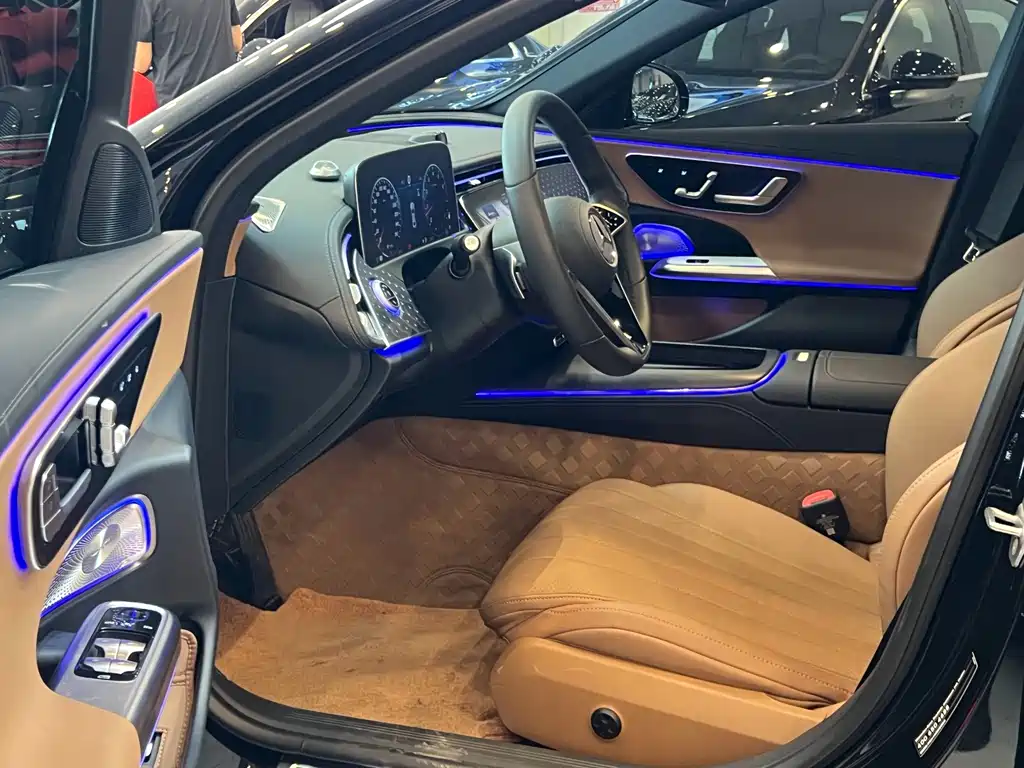 Mercedes-Benz E-Class — миниатюра 11