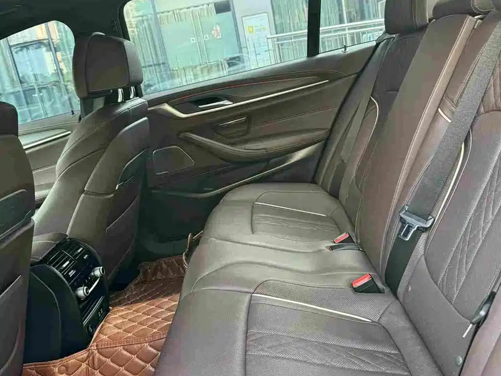 BMW 5 Series — миниатюра 10