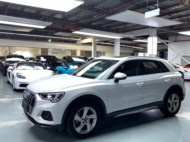 AUDI  Q3 2019