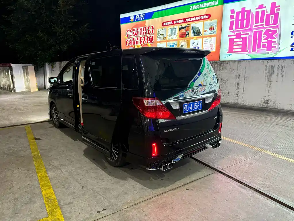 Toyota Alphard — миниатюра 8