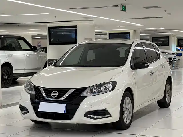 NISSAN TIIDA