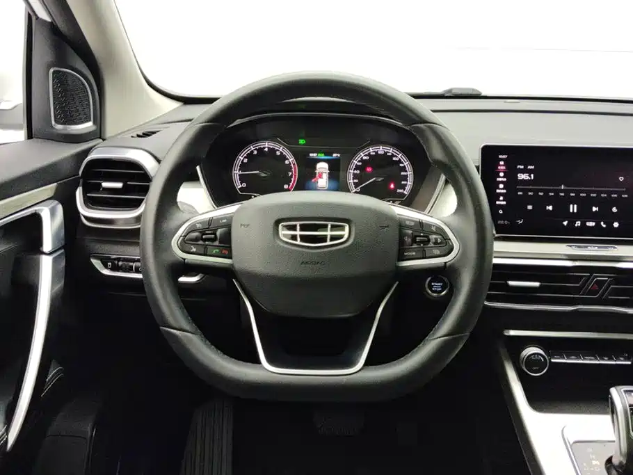 Geely Binyue — миниатюра 15
