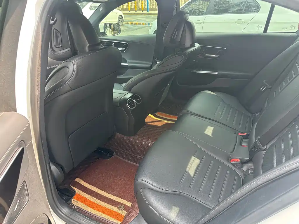 Mercedes-Benz C-Class — миниатюра 7