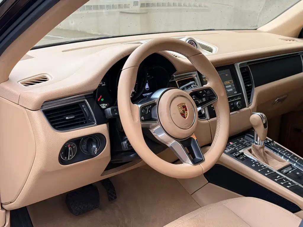 Porsche Macan — миниатюра 7