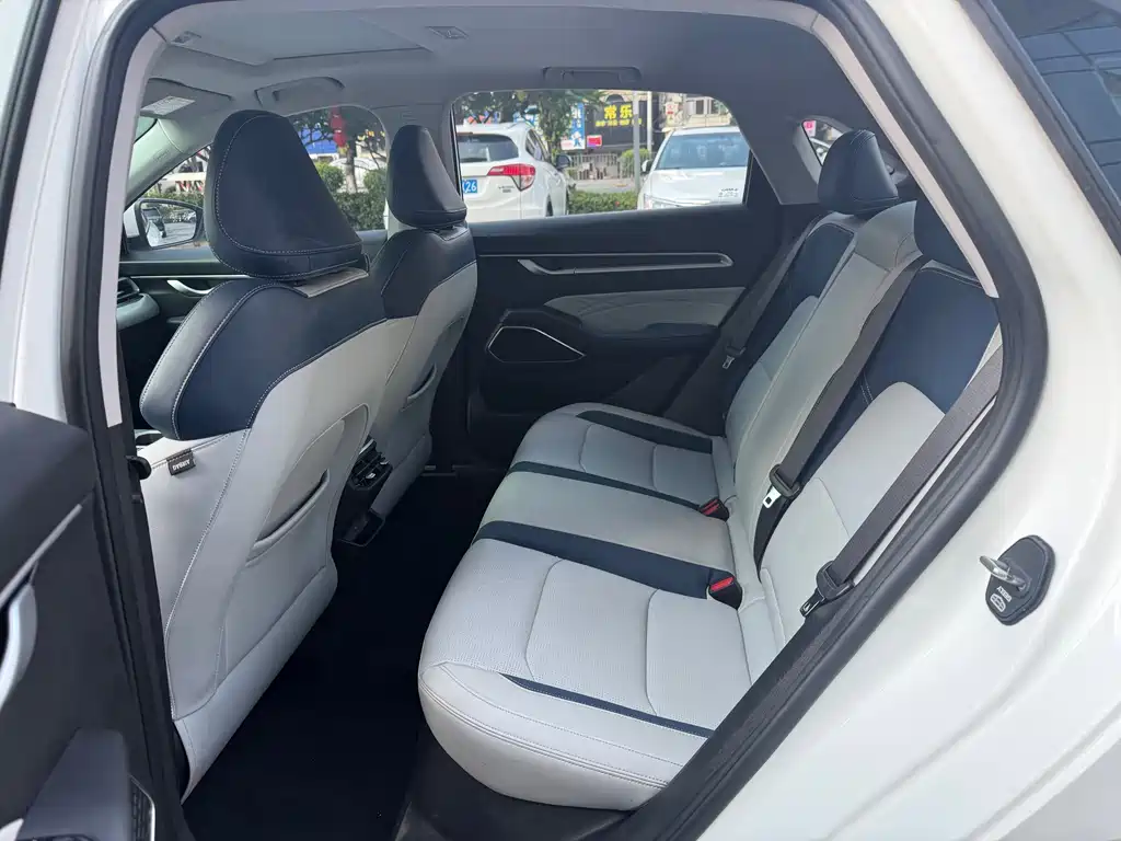 Geely Emgrand — миниатюра 8