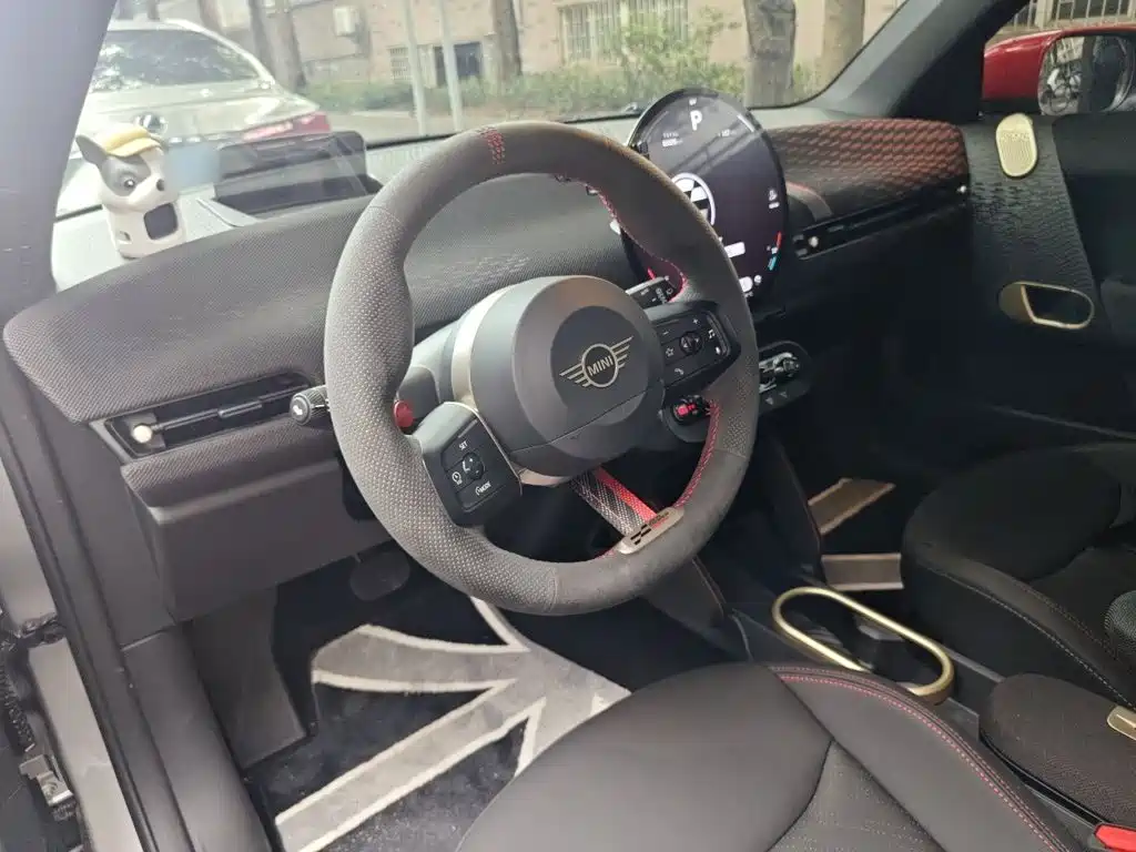 MINI MINI JCW EV — миниатюра 11
