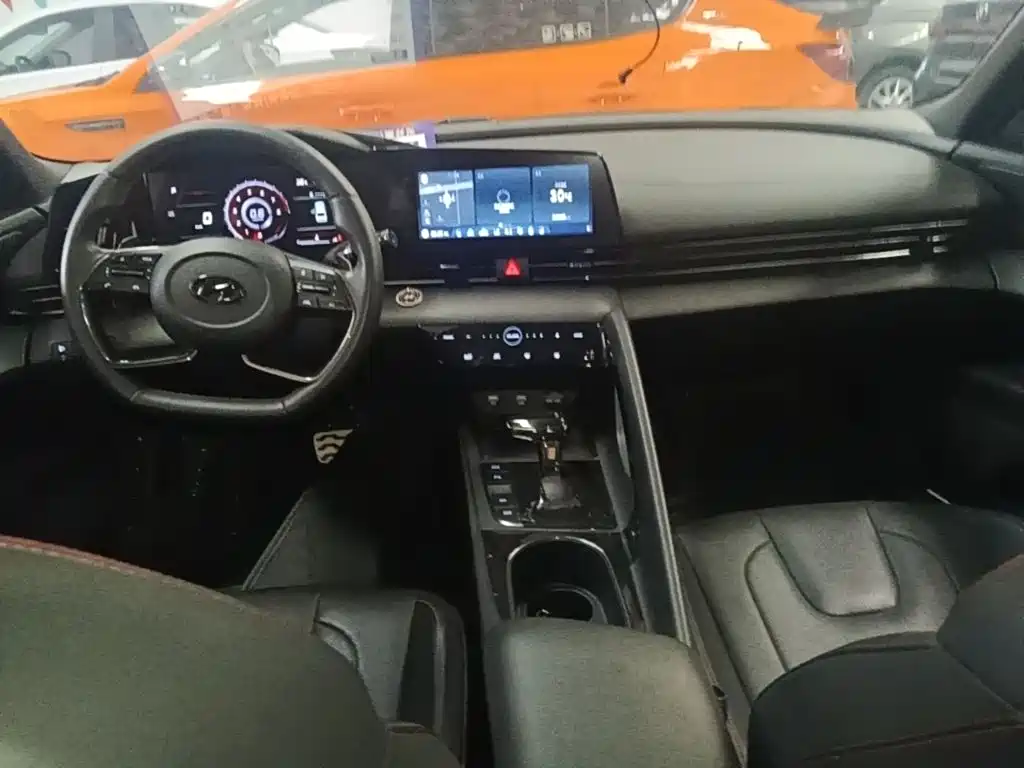 Hyundai Elantra — миниатюра 10
