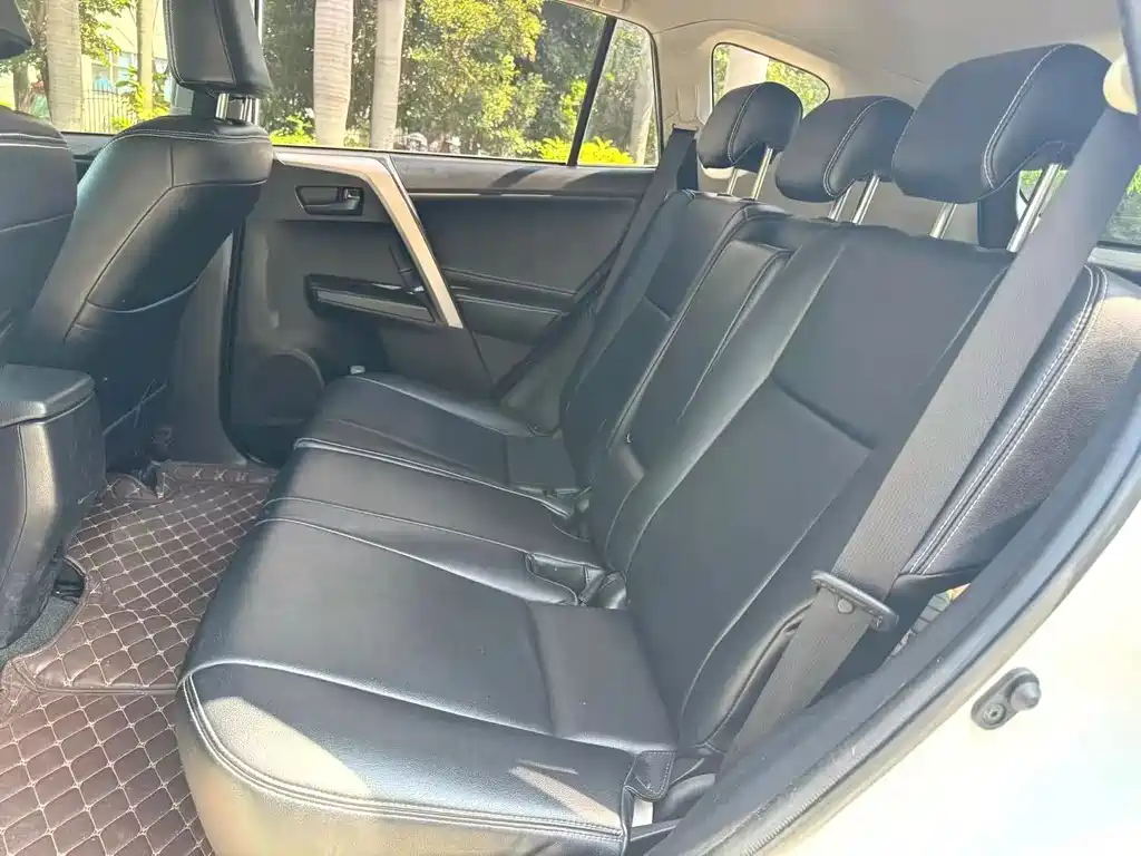 Toyota RAV4 — миниатюра 6