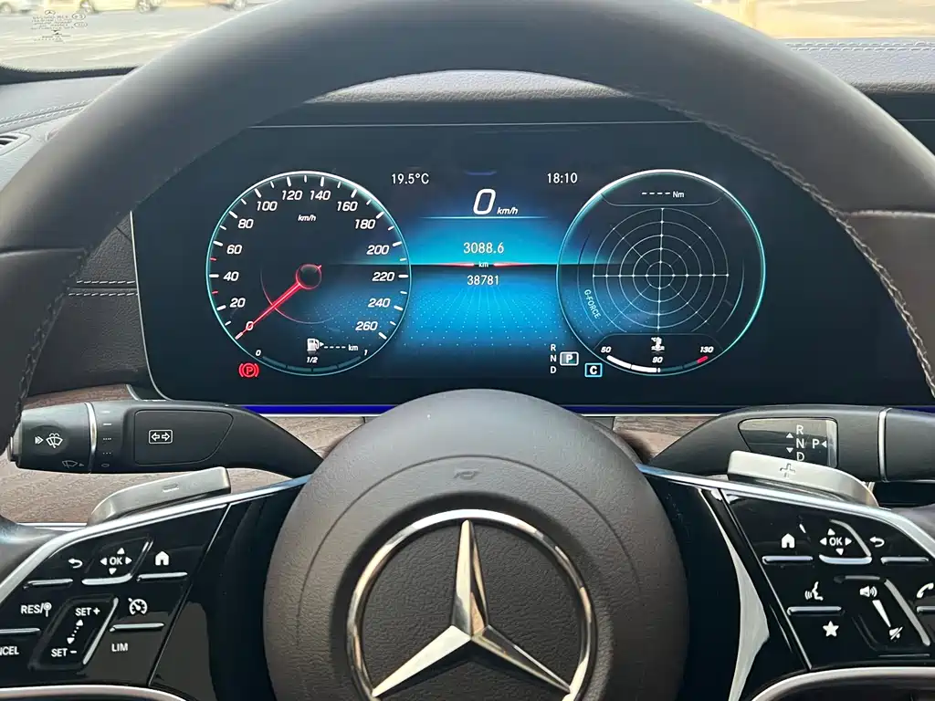 Mercedes-Benz E-Class — миниатюра 10