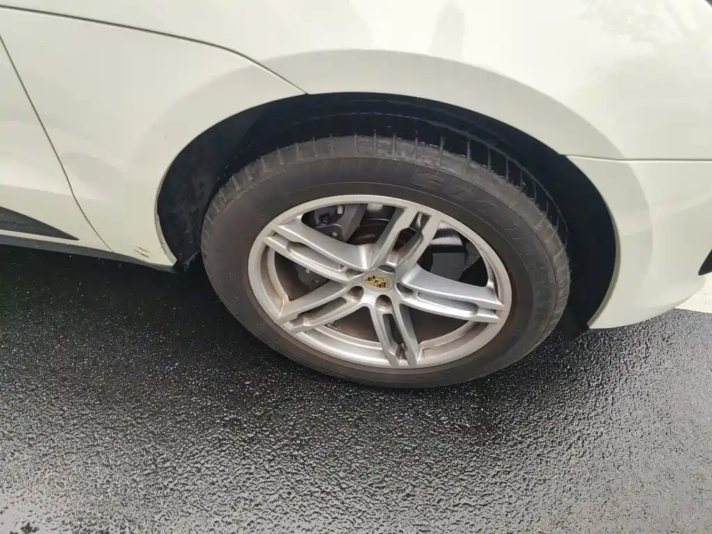 Porsche Macan — миниатюра 8