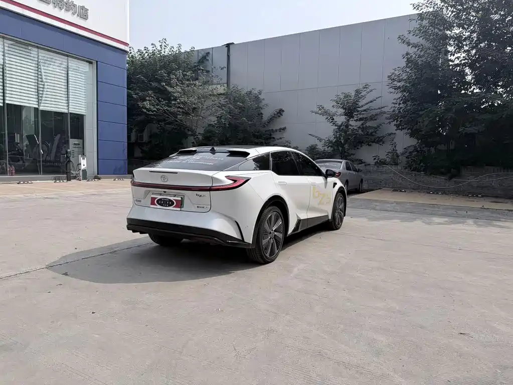 Toyota bZ5 — миниатюра 4