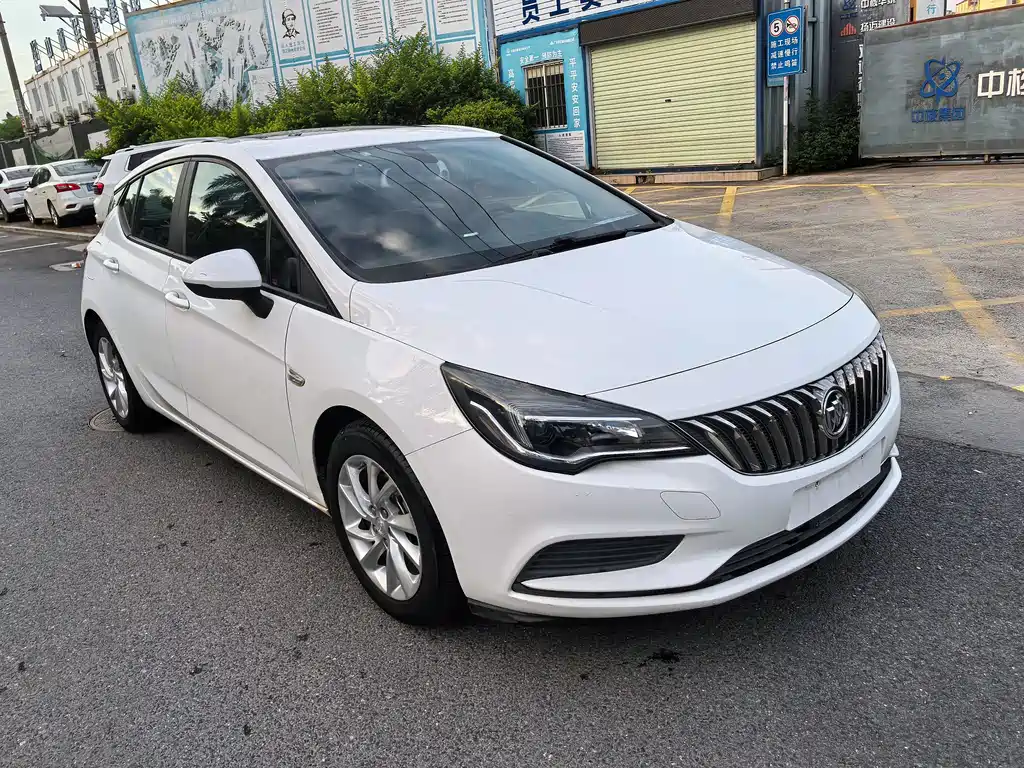 Buick Verano Hatchback 15S Auto Leading Type, фото 3