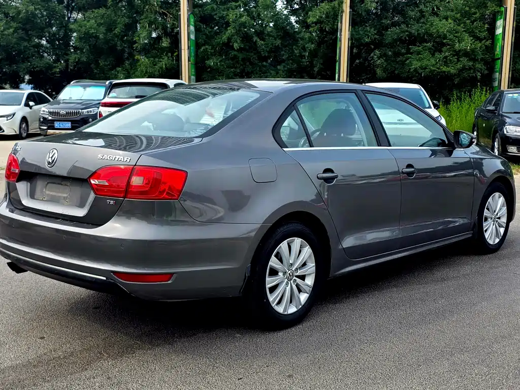 Volkswagen Sagitar 2014 1.4TSI MT Luxury