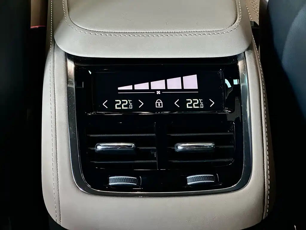 Volvo XC90 — миниатюра 21