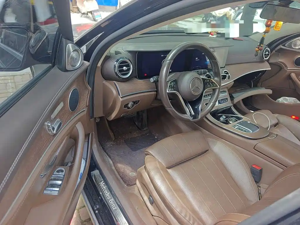 Mercedes-Benz E-Class — миниатюра 17