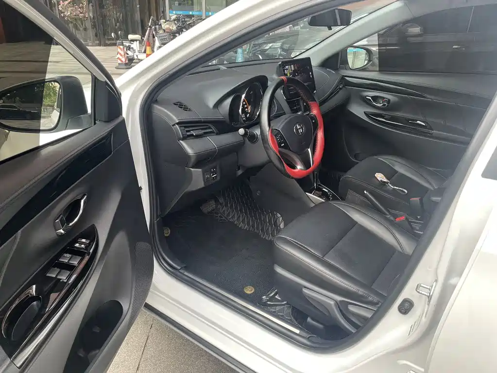 Toyota Yaris L — миниатюра 4