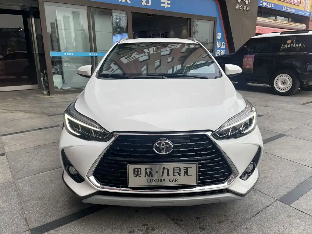Toyota Yaris L — миниатюра 2