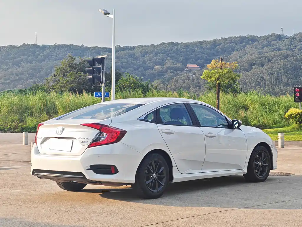 Honda Civic — миниатюра 4