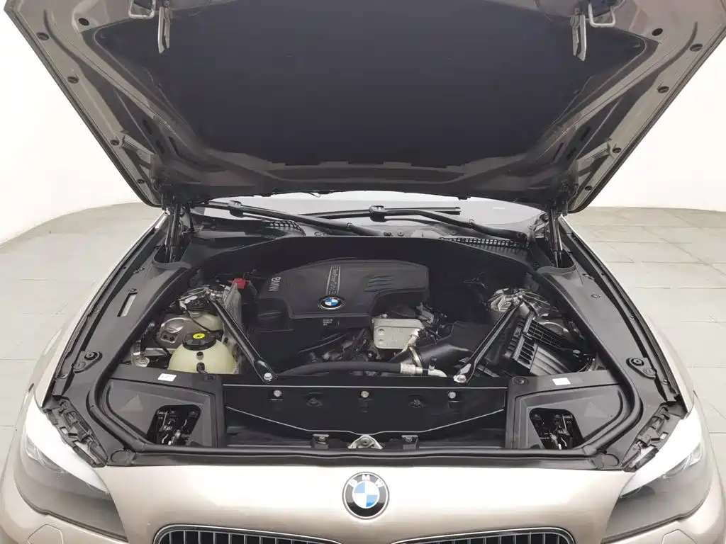 BMW 5 Series — миниатюра 6