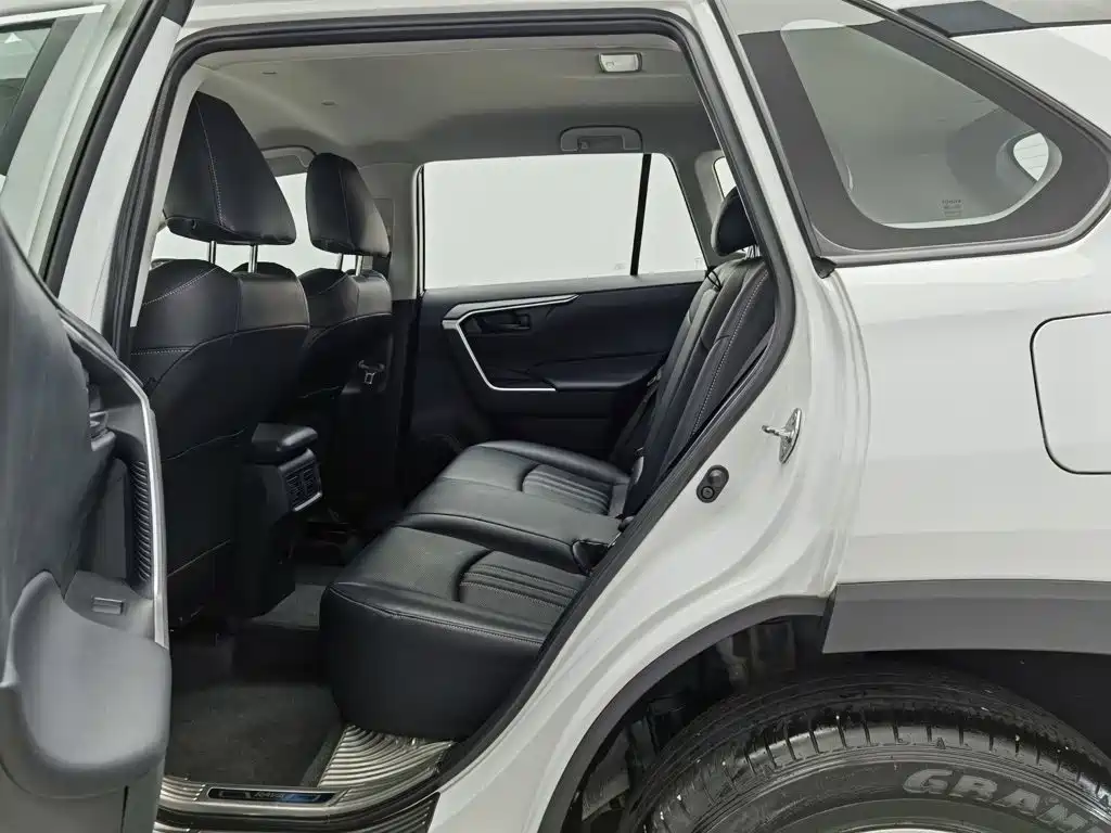 Toyota RAV4 — миниатюра 15