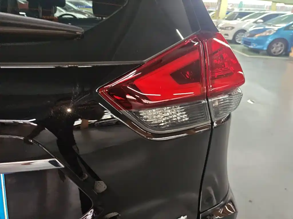 Nissan X-Trail — миниатюра 8