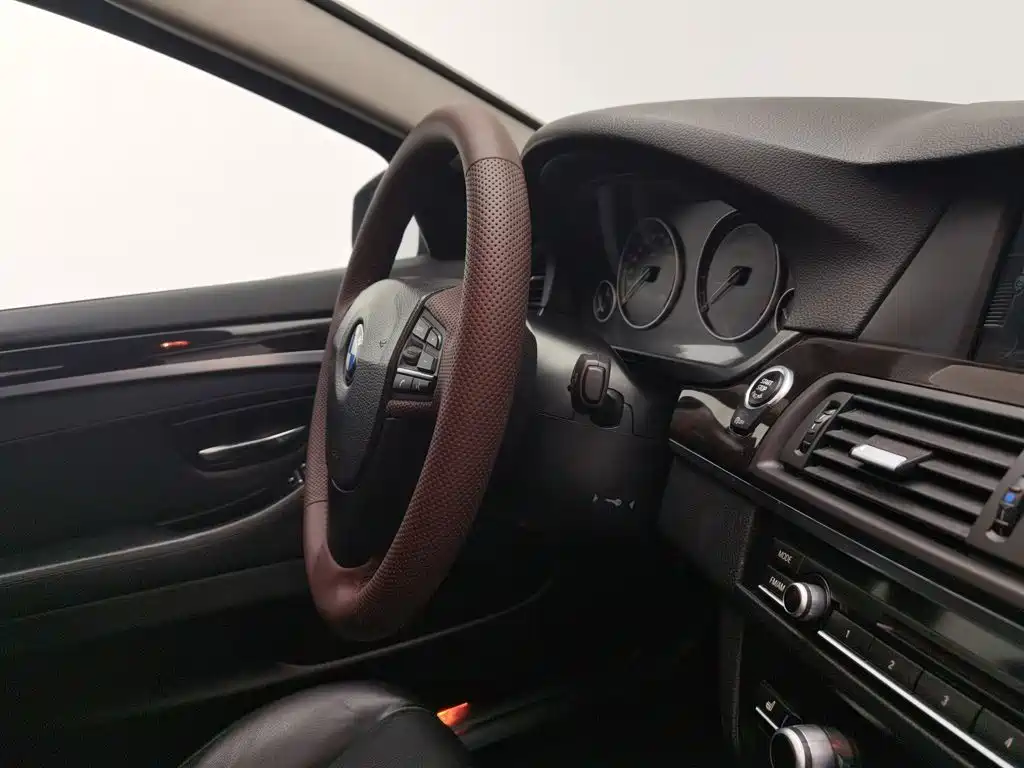 BMW 5 Series — миниатюра 22