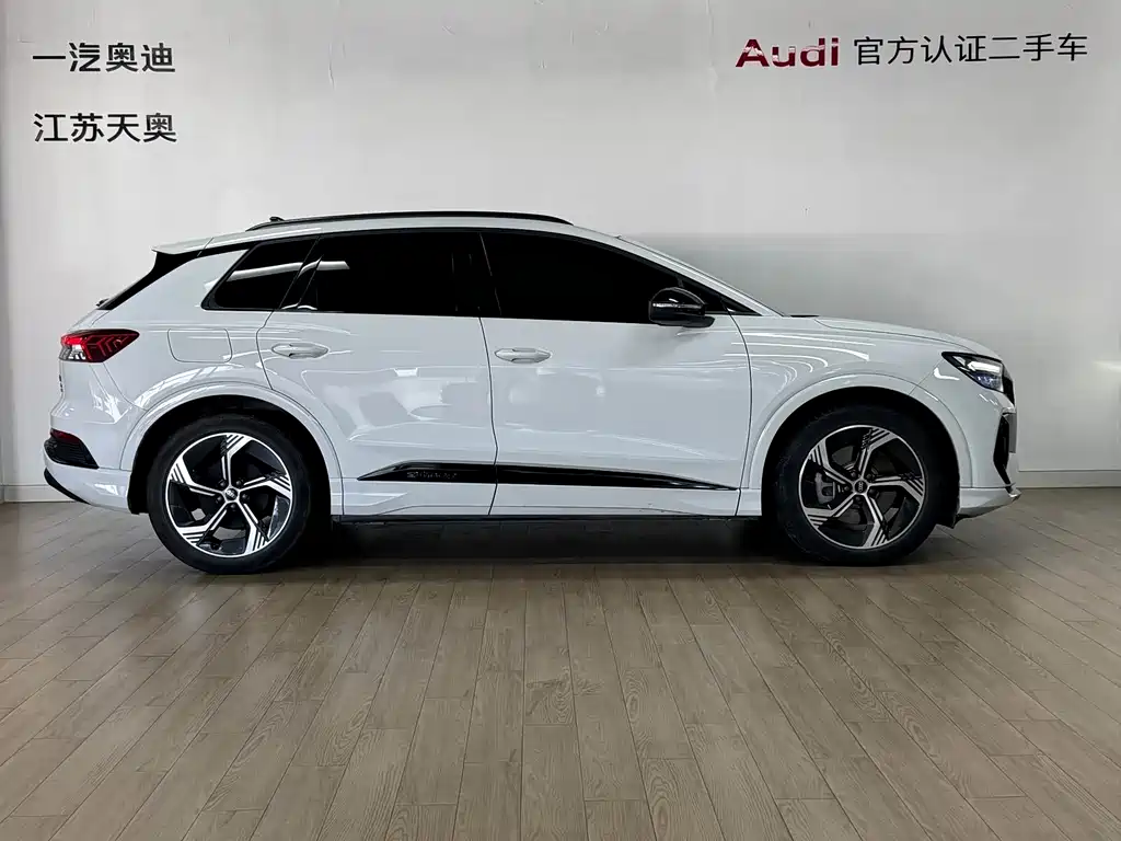 AUDI Q4 E TRON