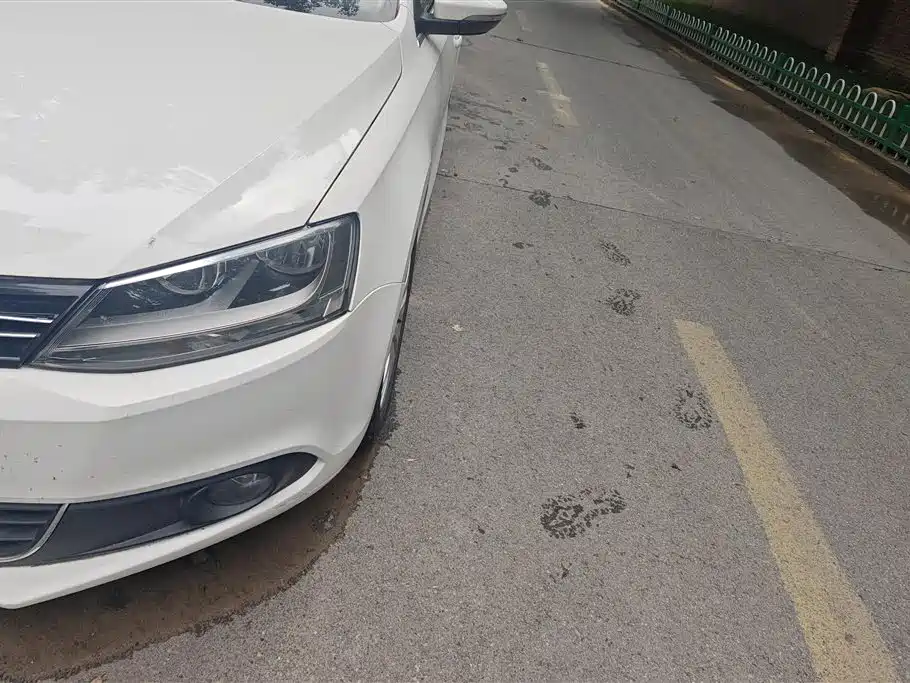 Volkswagen Sagitar 2014 1.6L AT Comfort