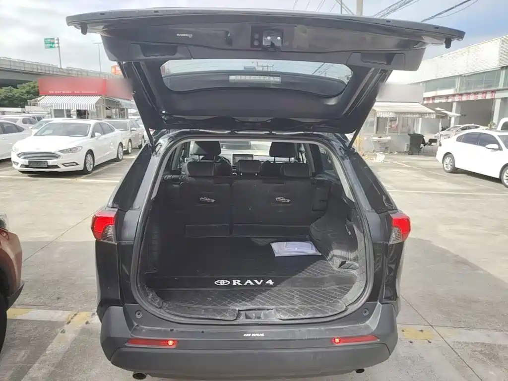 Toyota RAV4 — миниатюра 19