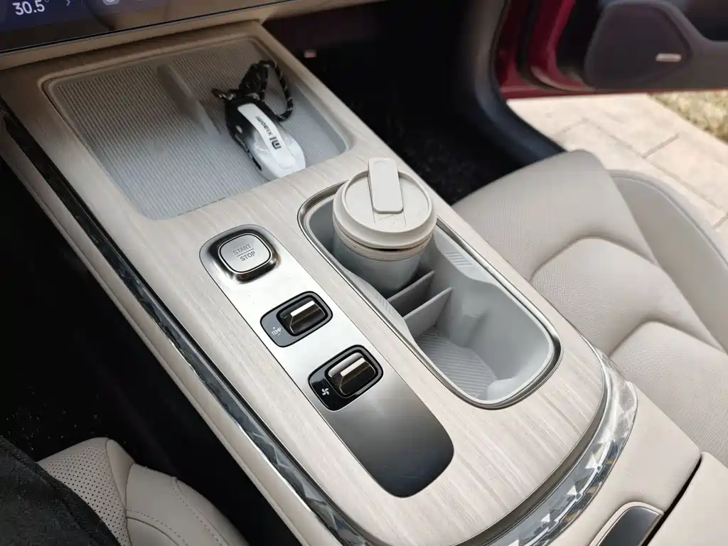 XIAOMI CAR XIAOMI SU7