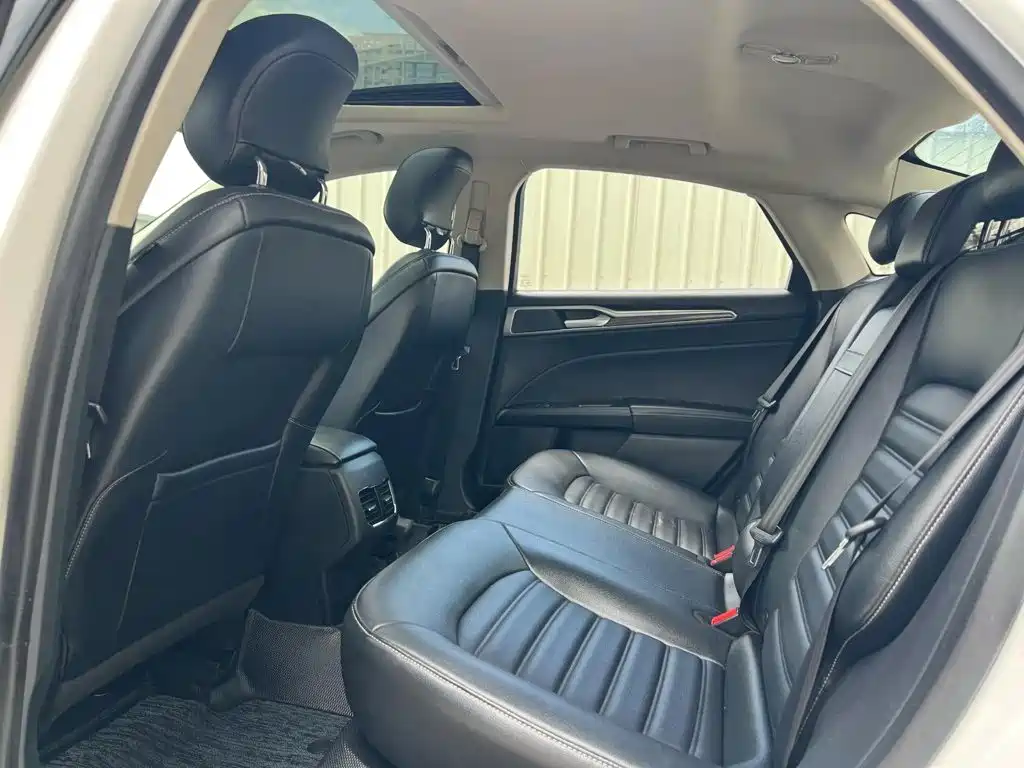 Ford Mondeo — миниатюра 8