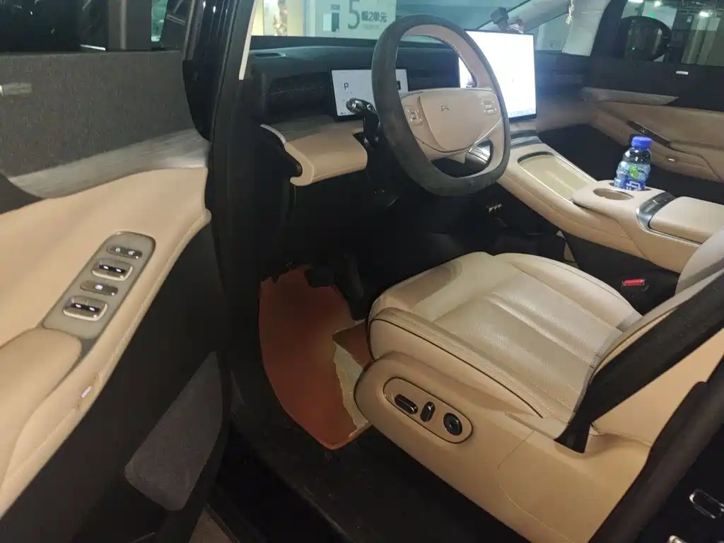 XPeng X9 — миниатюра 17
