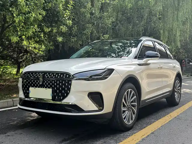 LINCOLN ADVENTURER 2023