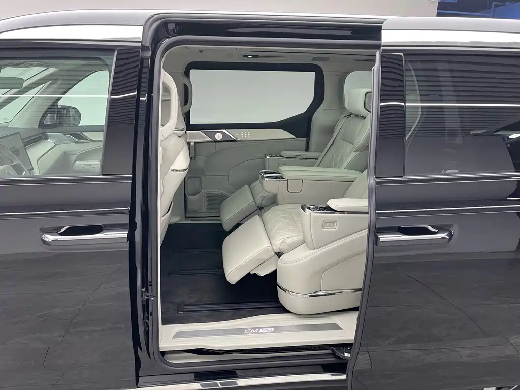 Volvo EM90 — миниатюра 17