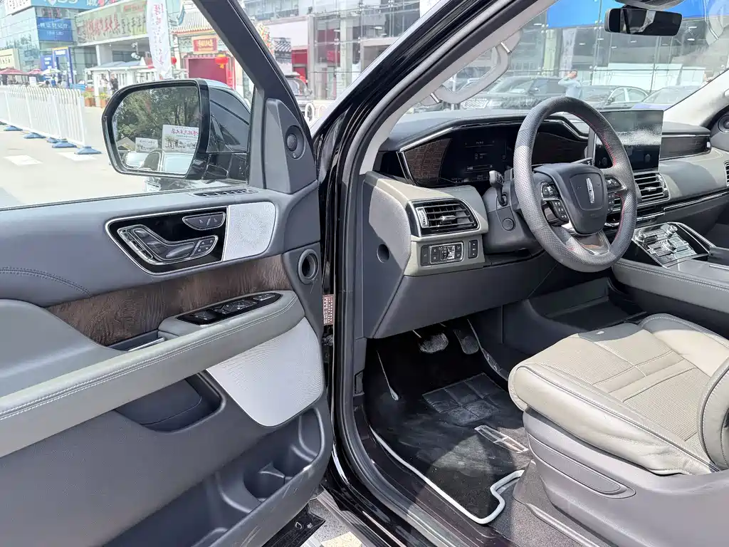 Lincoln Navigator — миниатюра 4