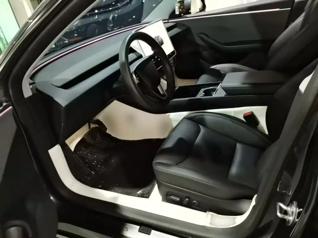 Tesla Model 3 — миниатюра 15