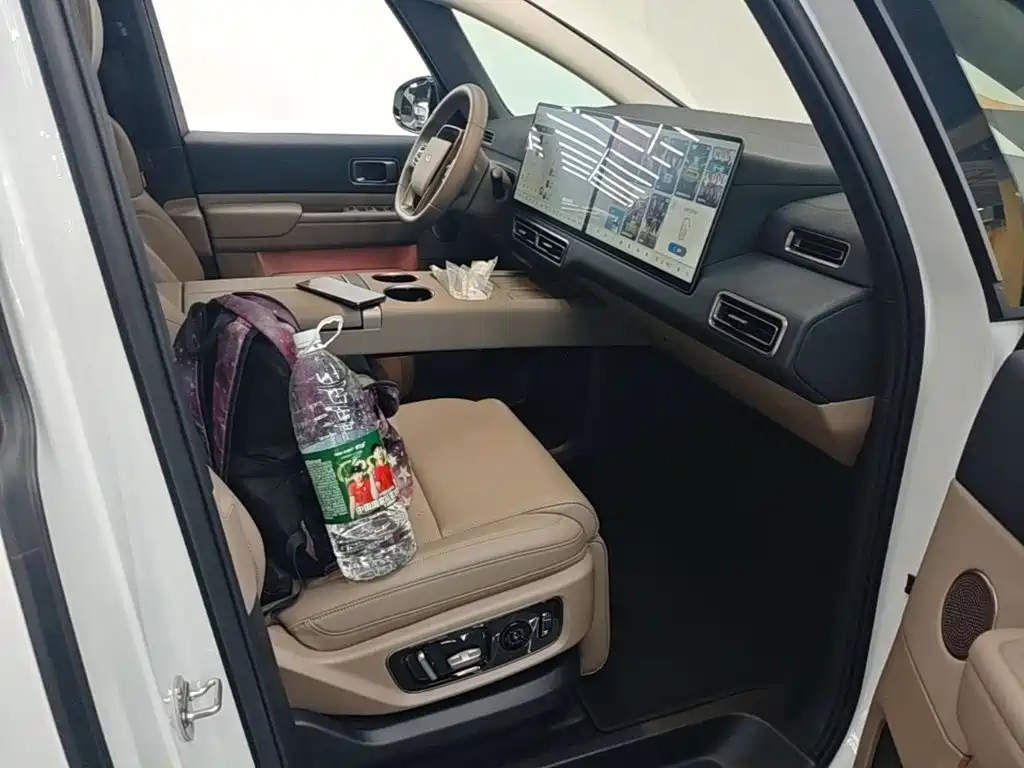 Li Auto Li MEGA — миниатюра 25