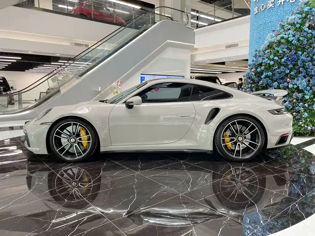 Porsche 911 2022 Turbo S 3.7T